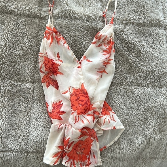 ASTR THE LABEL STRAPPY FLORAL CAMI ADJUSTABLE BACK CRISSCROSS STRAPS BLOUSE XS - Picture 6 of 6